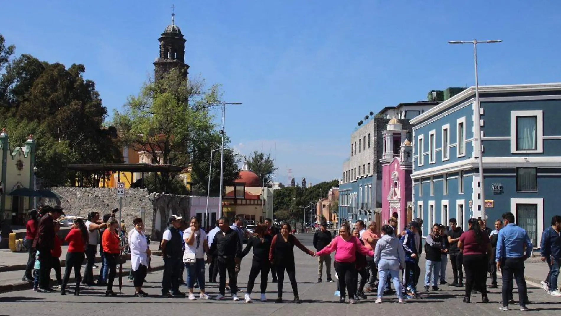 locatarios de El Alto protestan por adeudo ante la CFE